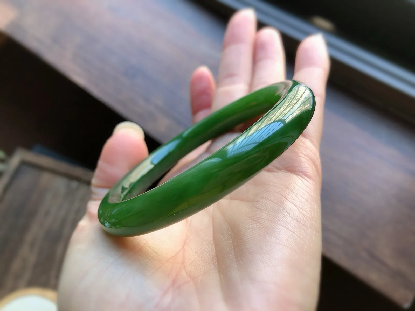 圈口58.5 尺寸9.7*9.5 天然和田玉 碧玉手镯，超美菠菜绿，老坑料， 色辣绿，质地温润