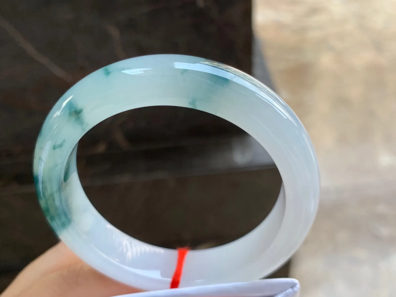56.5-14-9mm
飘花手镯 底子细腻干净 花色灵动 半山半水