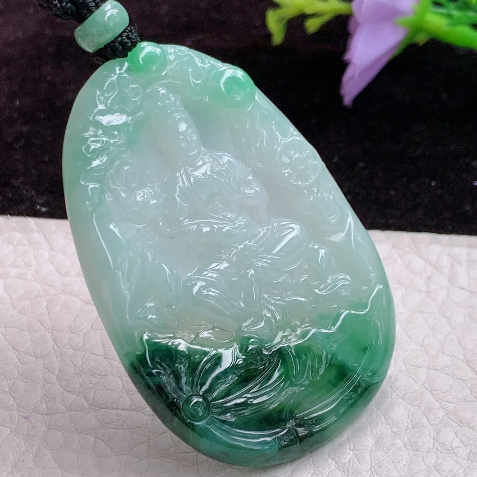mut实拍57.5*39.5*4.8老坑精雕胶感飘花生肖守护神大势至玉吊坠
