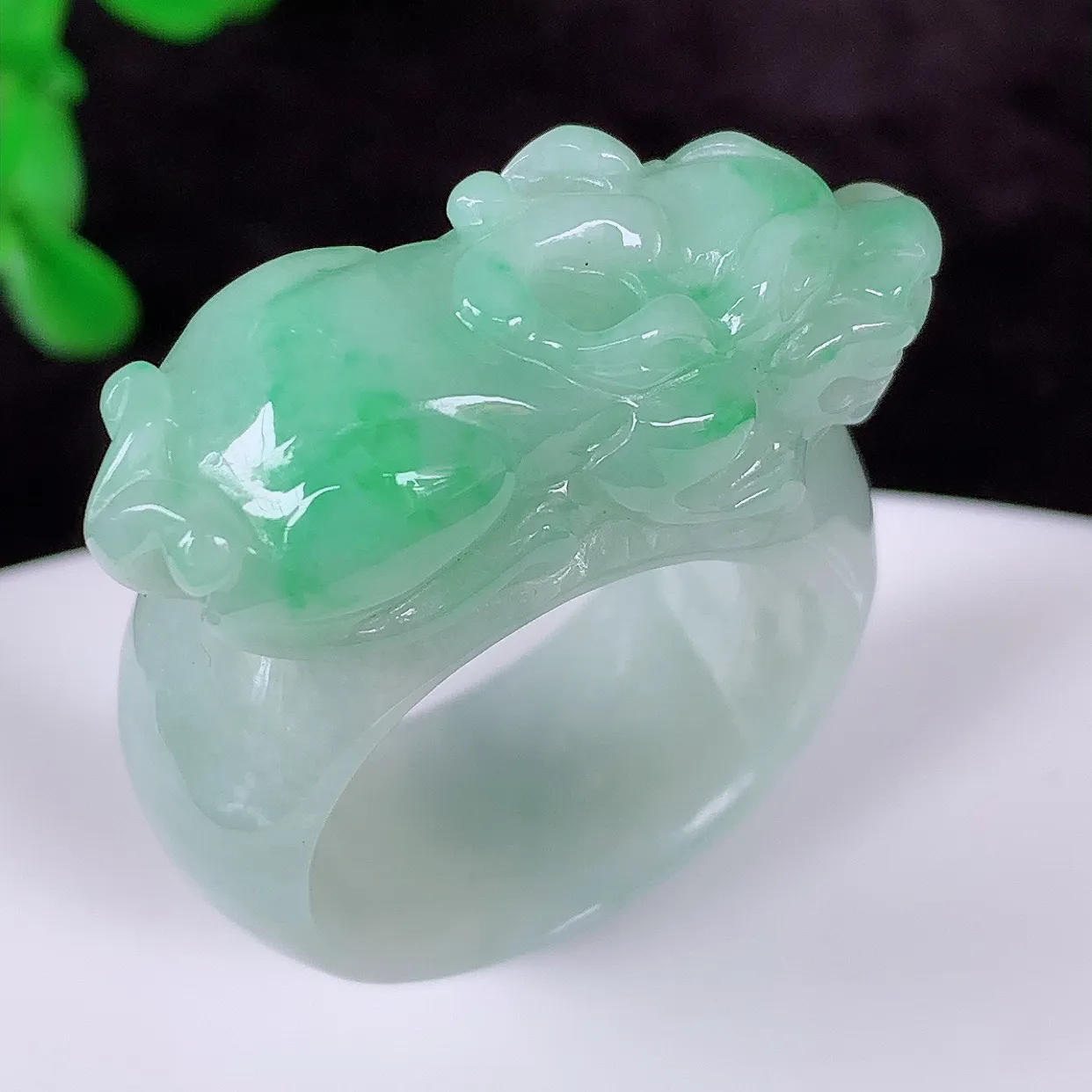 自然光实拍，冰润冰糯种飘绿翡翠招财貔貅扳指20.5mm内径翡翠扳指，冰润指环，玉扳指，财源滚滚，玉质细腻起胶，22圈口，种水好！#1.14