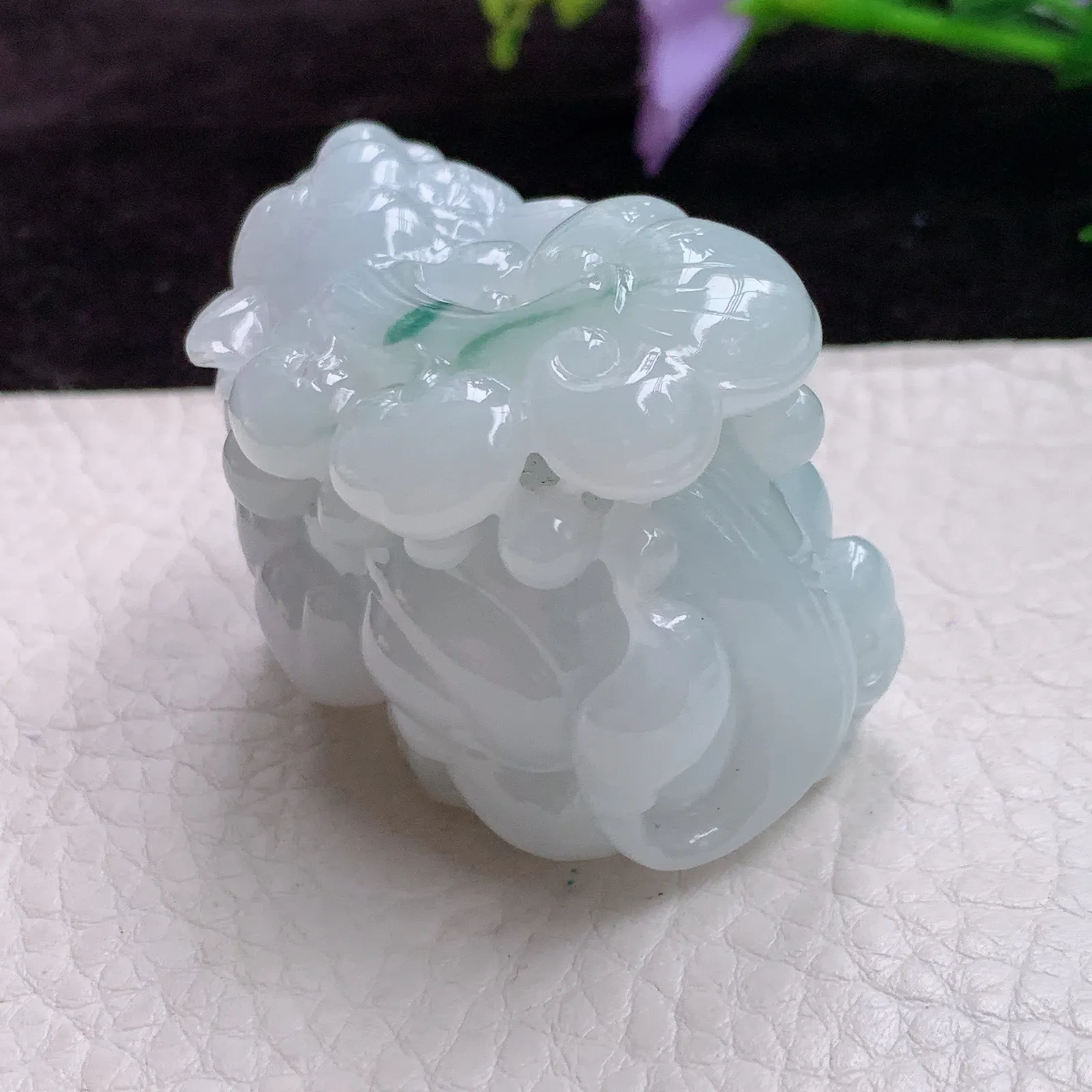 lz实拍50.3*30.9*34.5老坑精雕胶感霸气貔貅 翡翠皮休玉坠 小摆