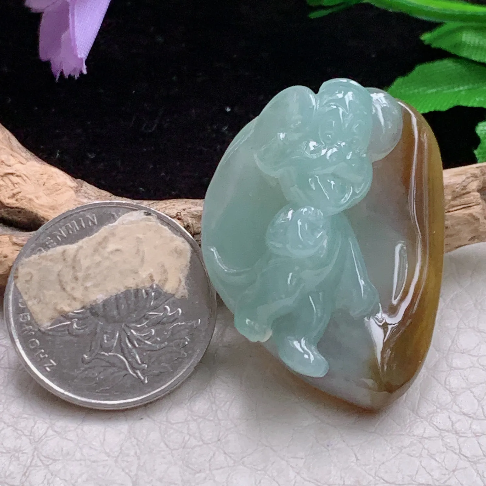 lz实拍38*28.9*14.2老坑精雕胶感双彩可爱卡通米老鼠翡翠鼠玉吊坠