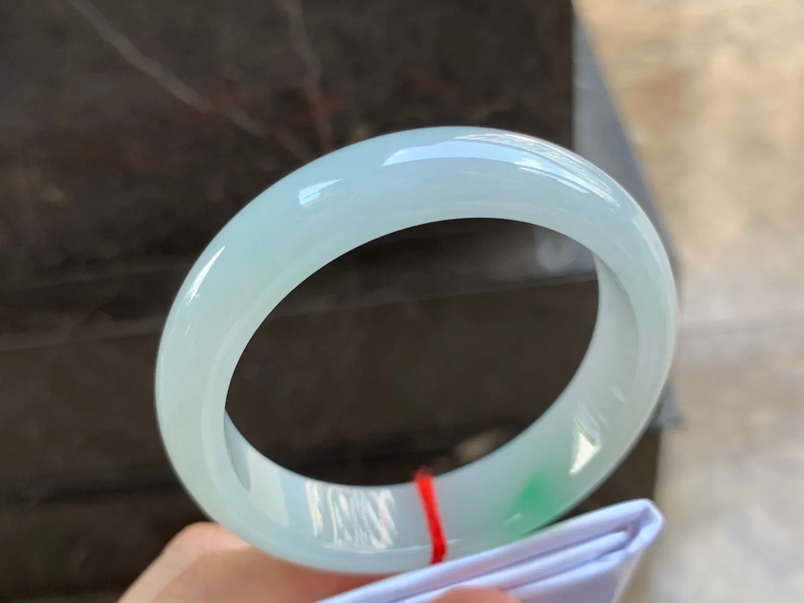 57-14.5-8mm
飘绿手镯 底子细腻干净  一抹绿点缀