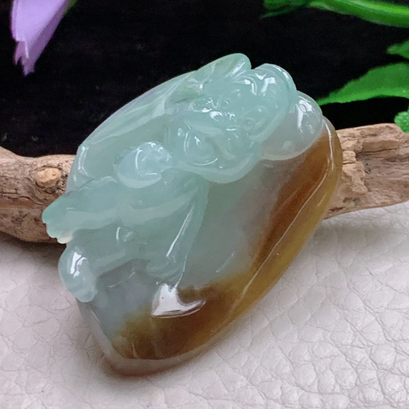 lz实拍38*28.9*14.2老坑精雕胶感双彩可爱卡通米老鼠翡翠鼠玉吊坠