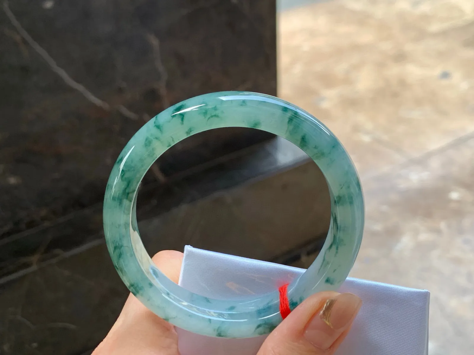 飘花手镯
水润清爽 55.2/12/8mm