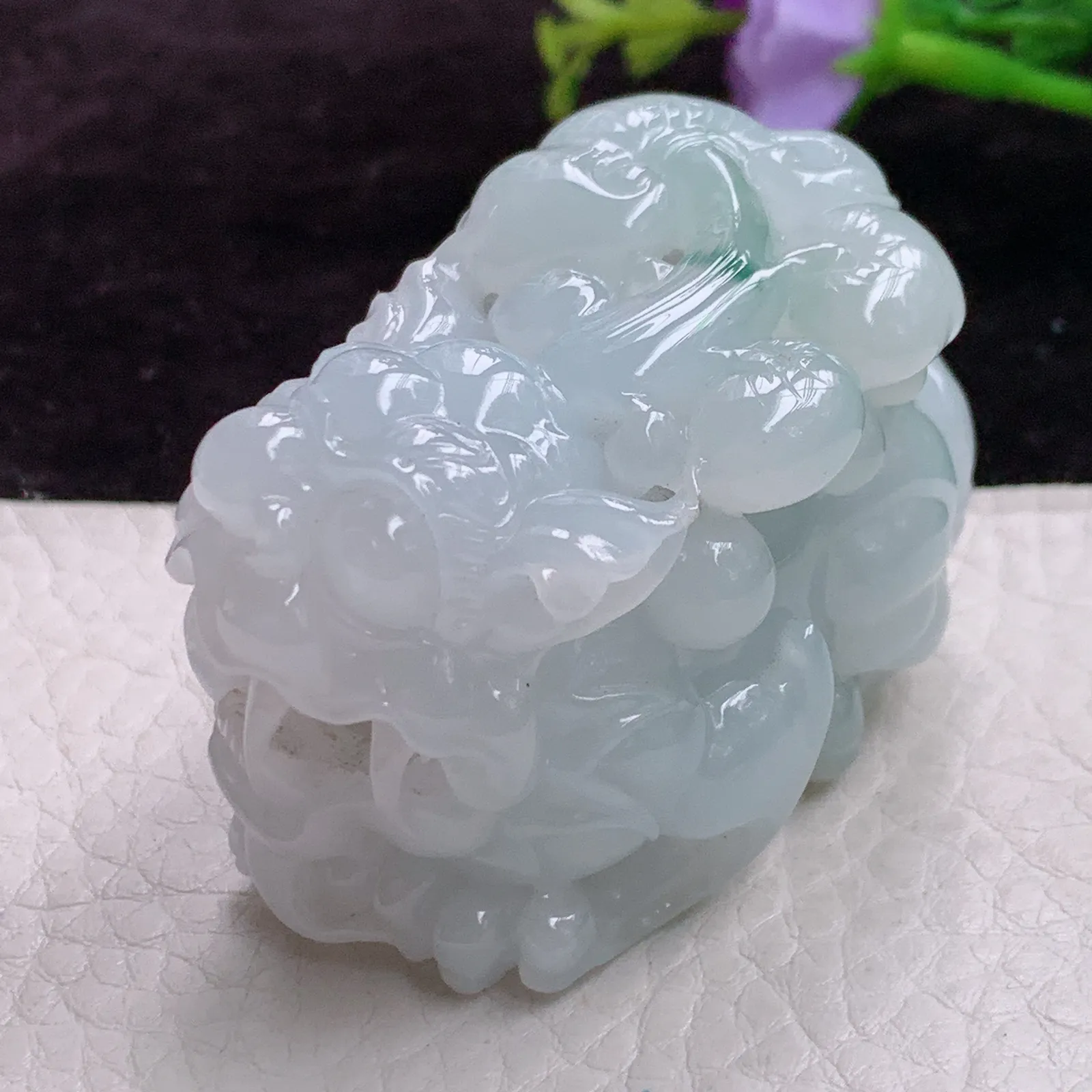 lz实拍50.3*30.9*34.5老坑精雕胶感霸气貔貅 翡翠皮休玉坠 小摆