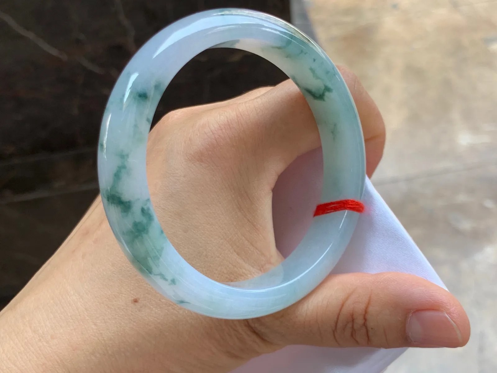 59-12.5-8mm
飘花手镯 底子细腻  带点淡粉底 很漂亮