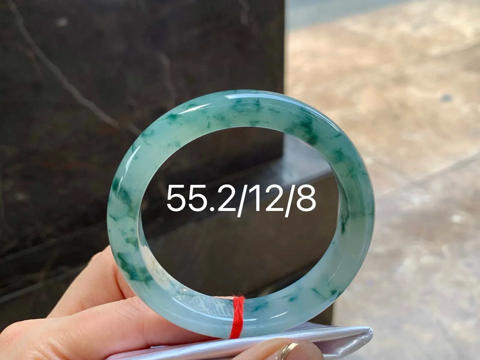 飘花手镯
水润清爽 55.2/12/8mm
