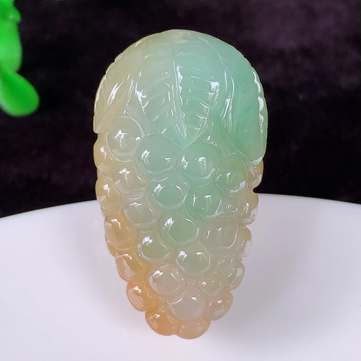 自然光实拍，冰润冰糯种黄翡翡翠多子多福吊坠，种老水足，翠色灵动，寓意美好，佩戴时尚出众！#1.14