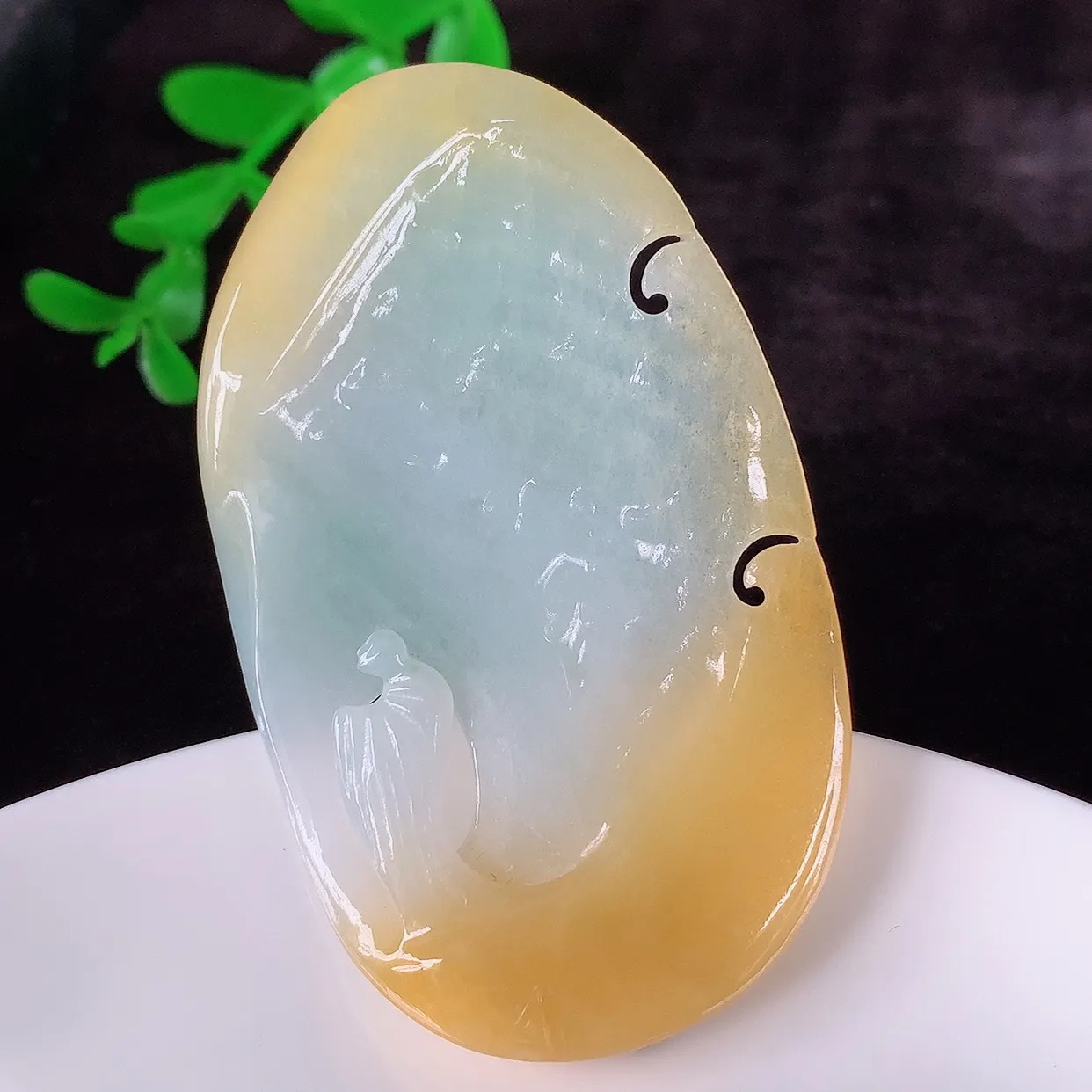 自然光实拍，大件冰润冰黄翡翡翠悟道吊坠，翡翠悟道寓意“祥和，安宁，吉祥，幸福”，佩戴效果优雅迷人，性价比超高！#60.14