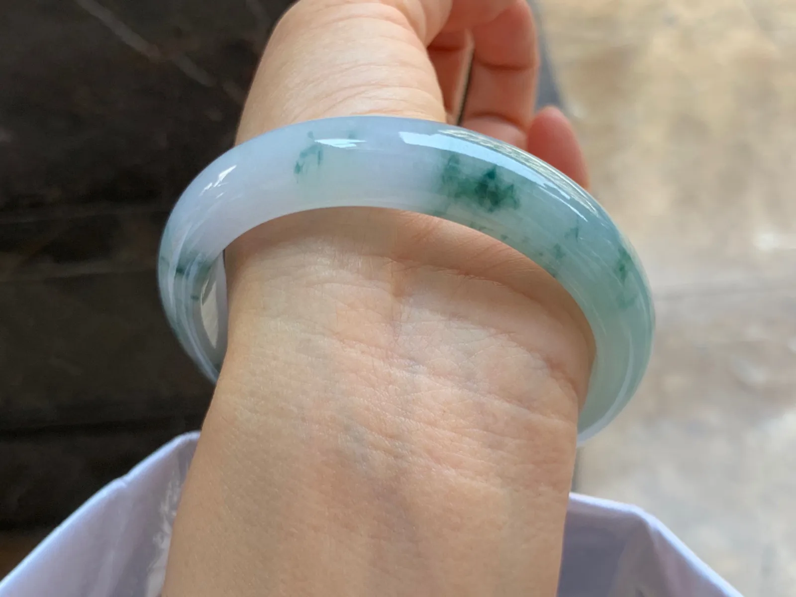 59-12.5-8mm
飘花手镯 底子细腻  带点淡粉底 很漂亮