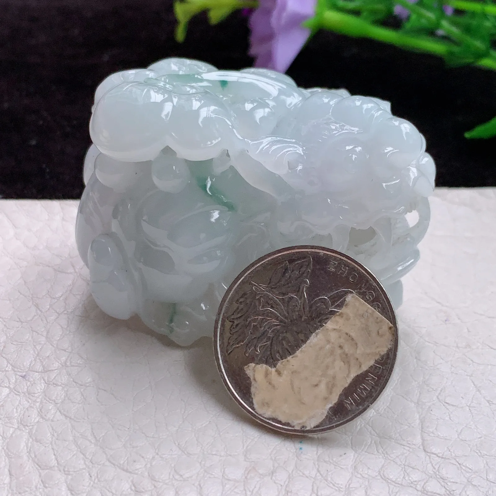 lz实拍50.3*30.9*34.5老坑精雕胶感霸气貔貅 翡翠皮休玉坠 小摆