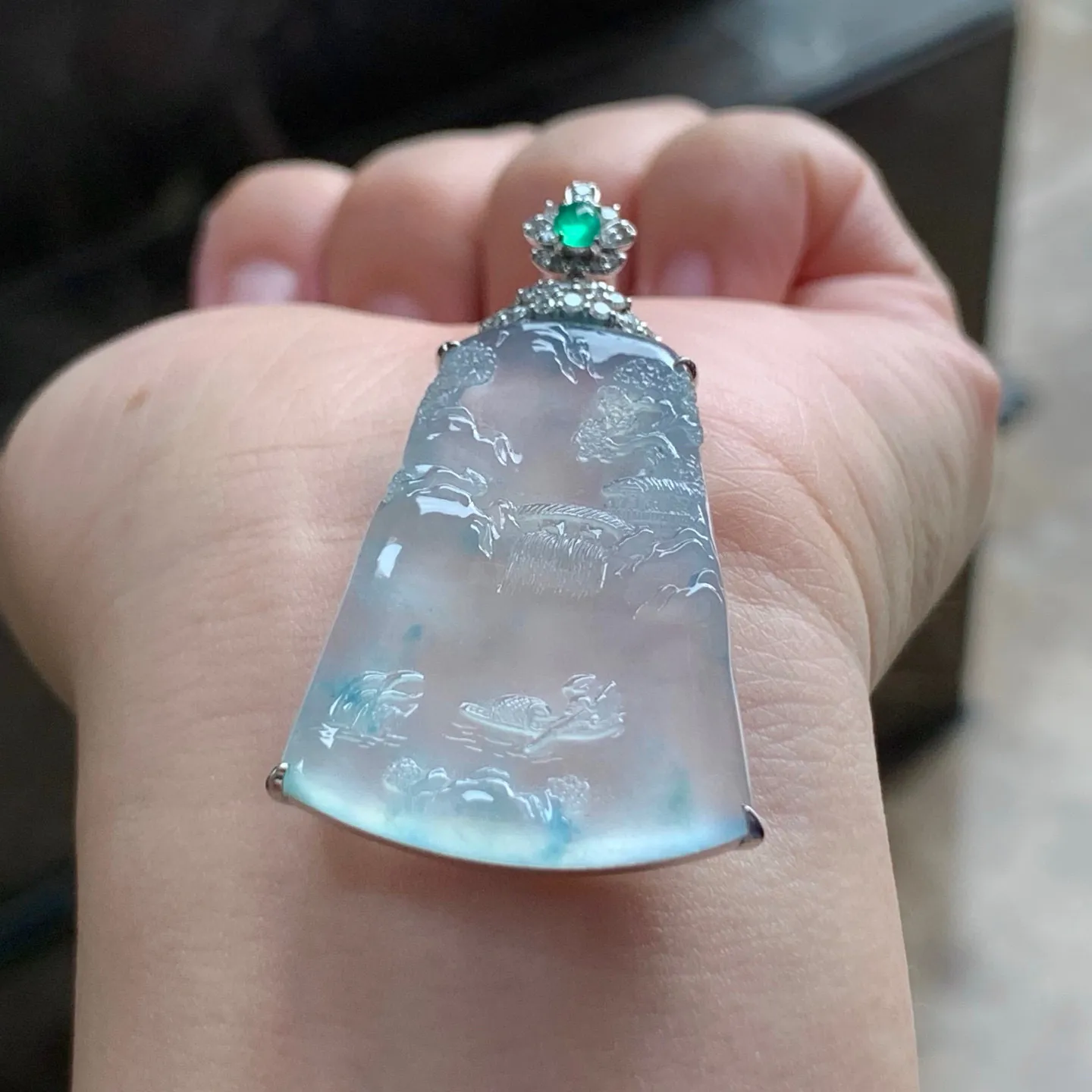 冰种山水牌
真金镶嵌 精致