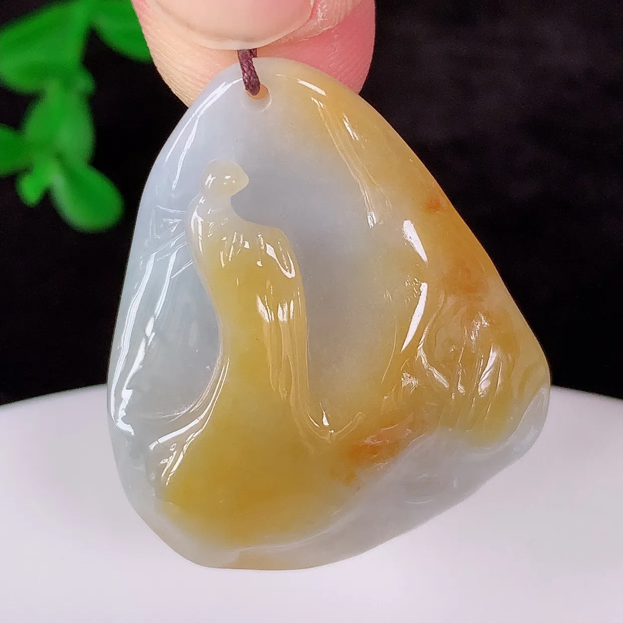 自然光实拍，冰润冰糯种黄翡翡翠悟道吊坠，翡翠悟道寓意“祥和，安宁，吉祥，幸福”，佩戴效果优雅迷人，性价比超高！#60.14