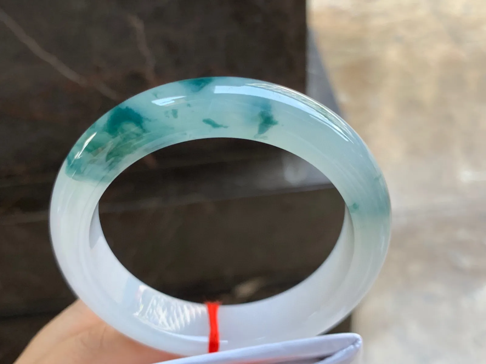 56.5-14-9mm
飘花手镯 底子细腻干净 花色灵动 半山半水