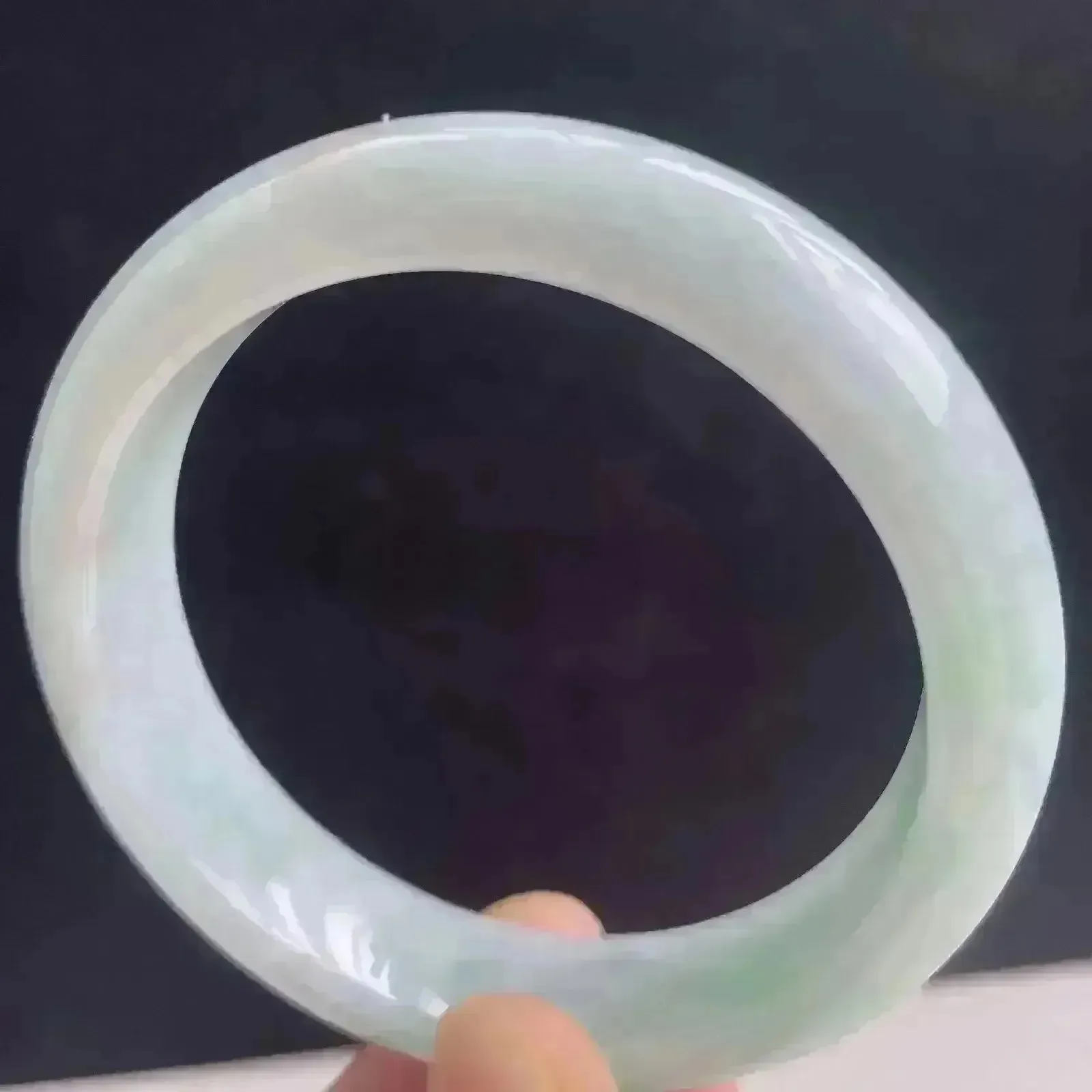 53圈有种有色天然翡翠A货玉手镯好种水浅绿水润手镯47.13 g