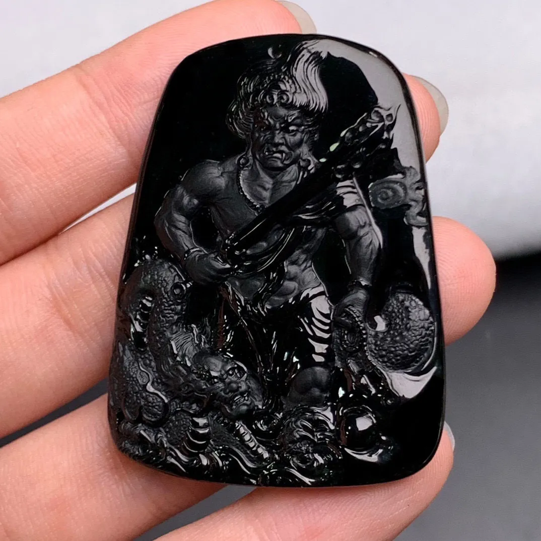 缅甸墨翠不动明王挂件，黑度极黑油亮 种老起胶 打灯冰透十足 色阳绿，大师工雕刻 雕工精美大气，可绑绳