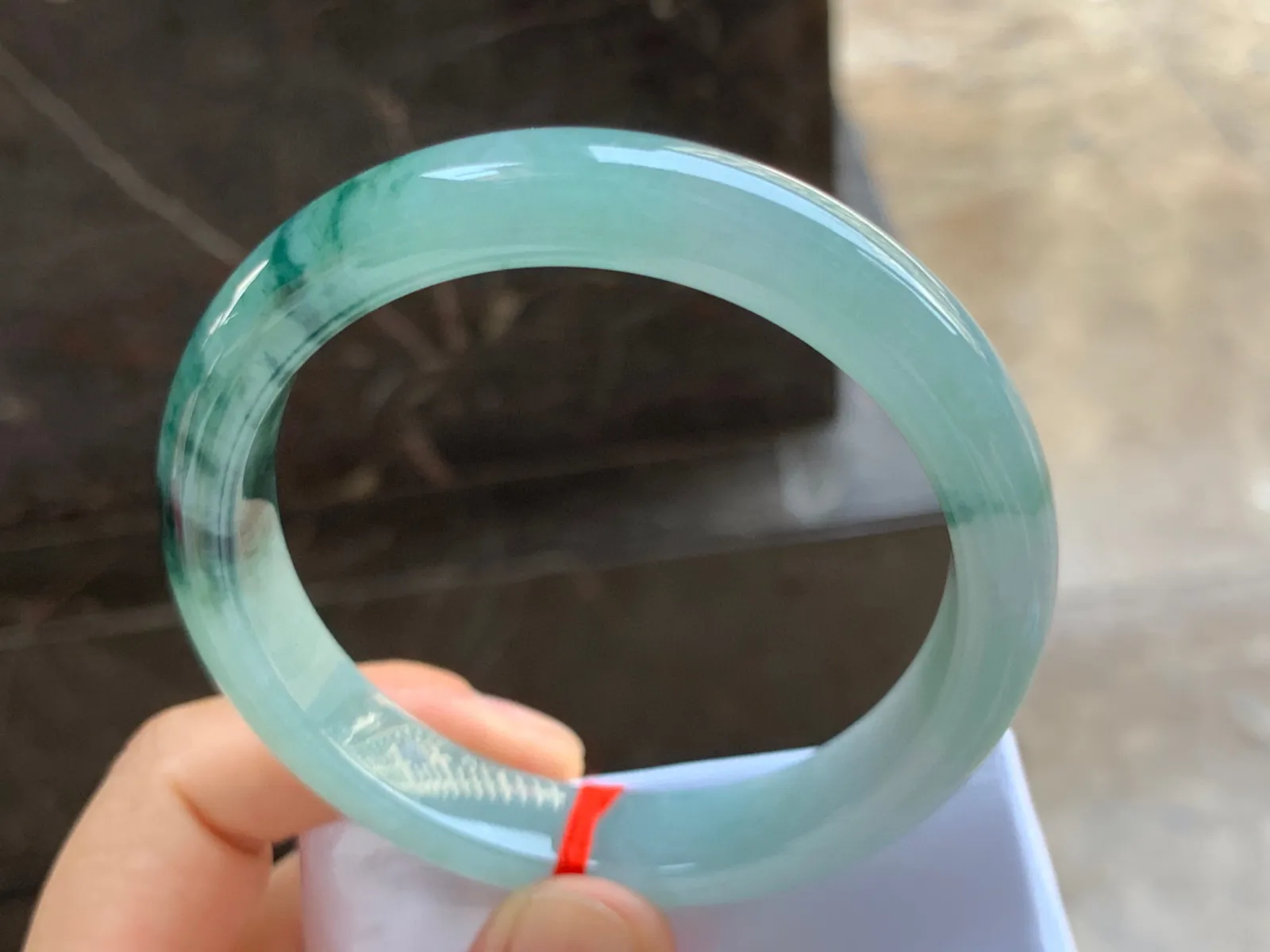 59.5-11.5-8.5mm
飘花手镯 底子细腻 水润 性价比推荐