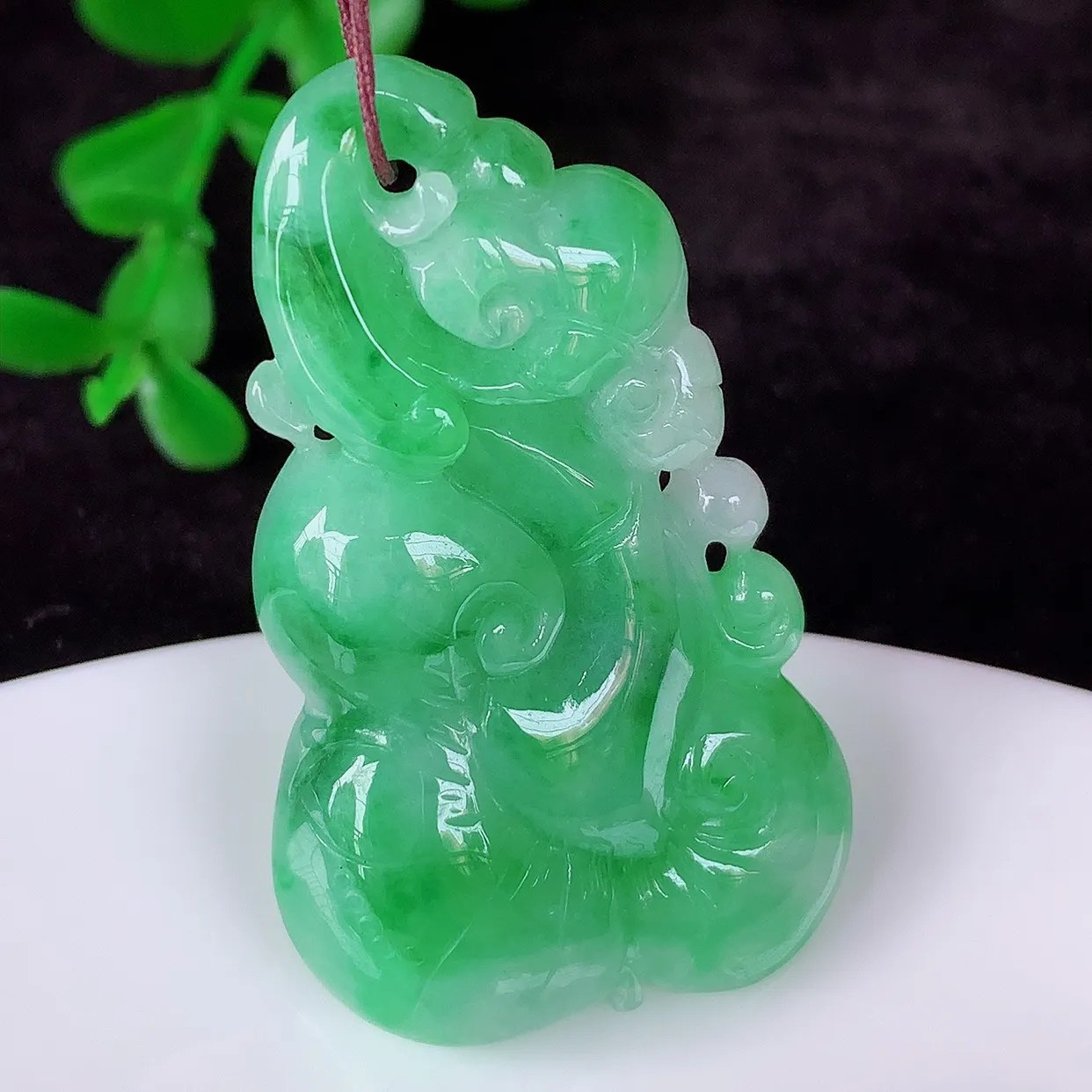 自然光实拍，冰糯种飘绿翡翠如意吊坠，翡翠如意，上身效果非常美，饱满大气，工艺美，万事如意，如意一生 #57.14
