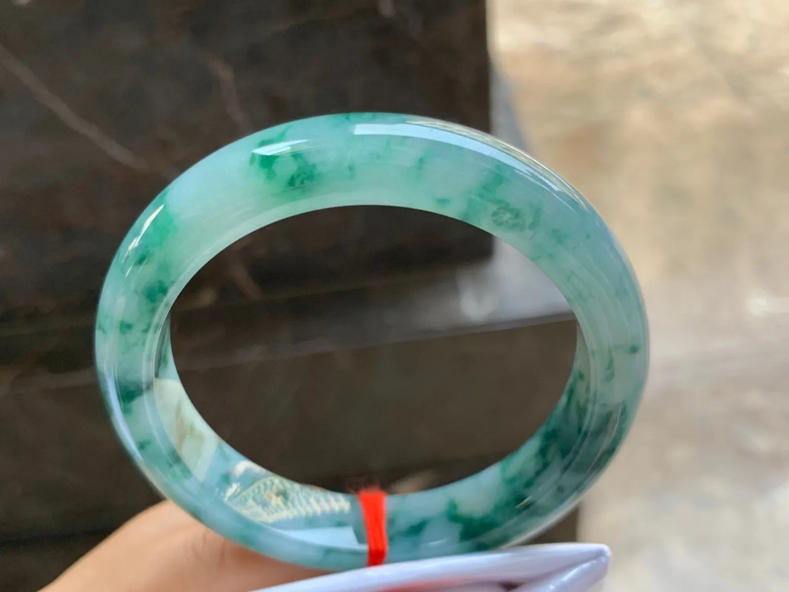 58-12.5-9mm
飘花手镯 底子细腻 花色均匀灵动