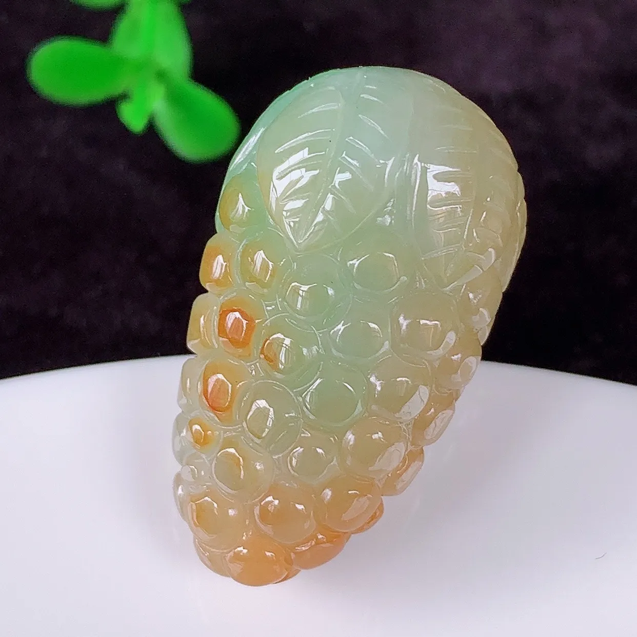 自然光实拍，冰润冰糯种黄翡翡翠多子多福吊坠，种老水足，翠色灵动，寓意美好，佩戴时尚出众！#1.14