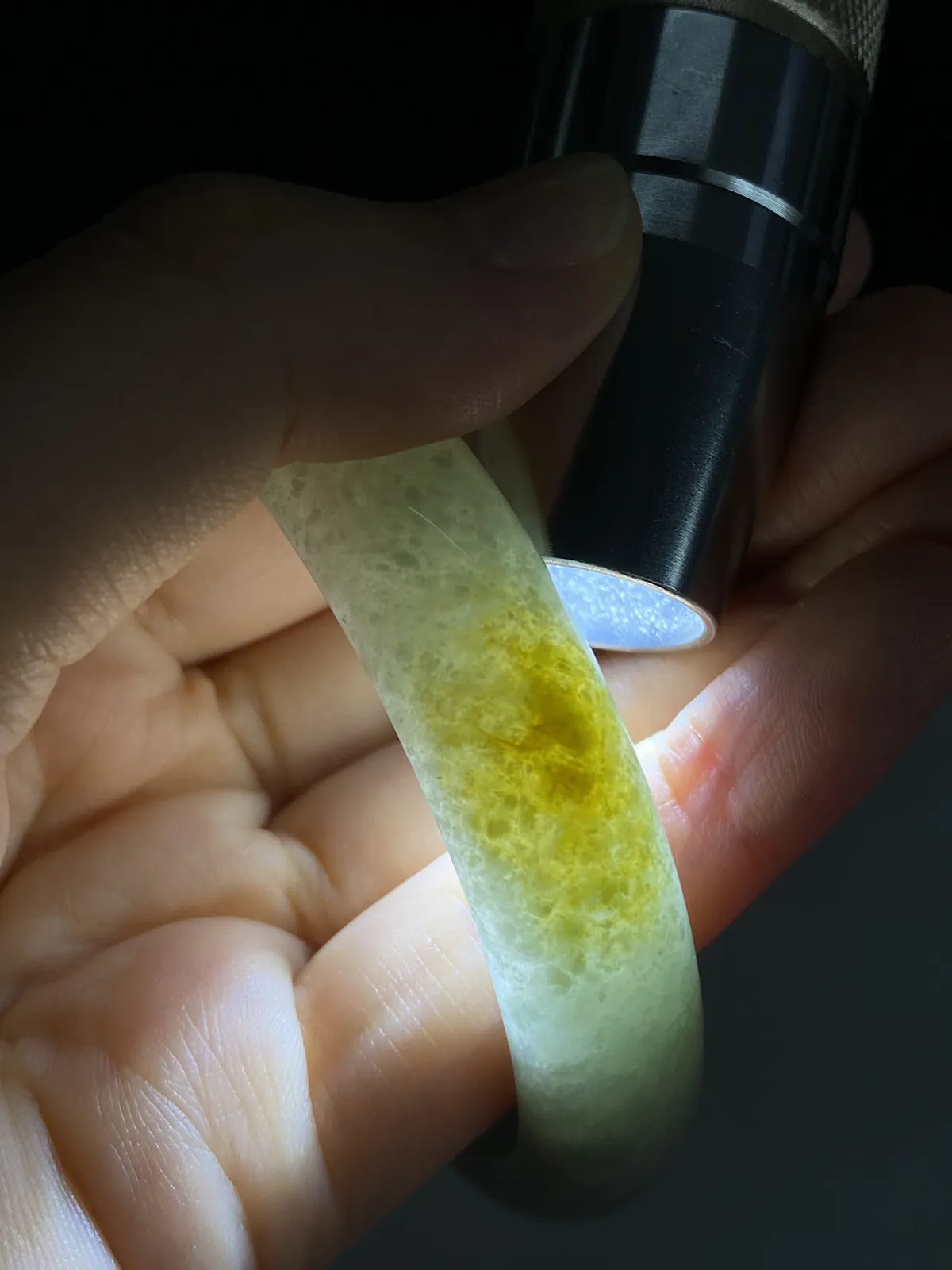 正圈55圈口，翡翠糯化种淡黄色手镯