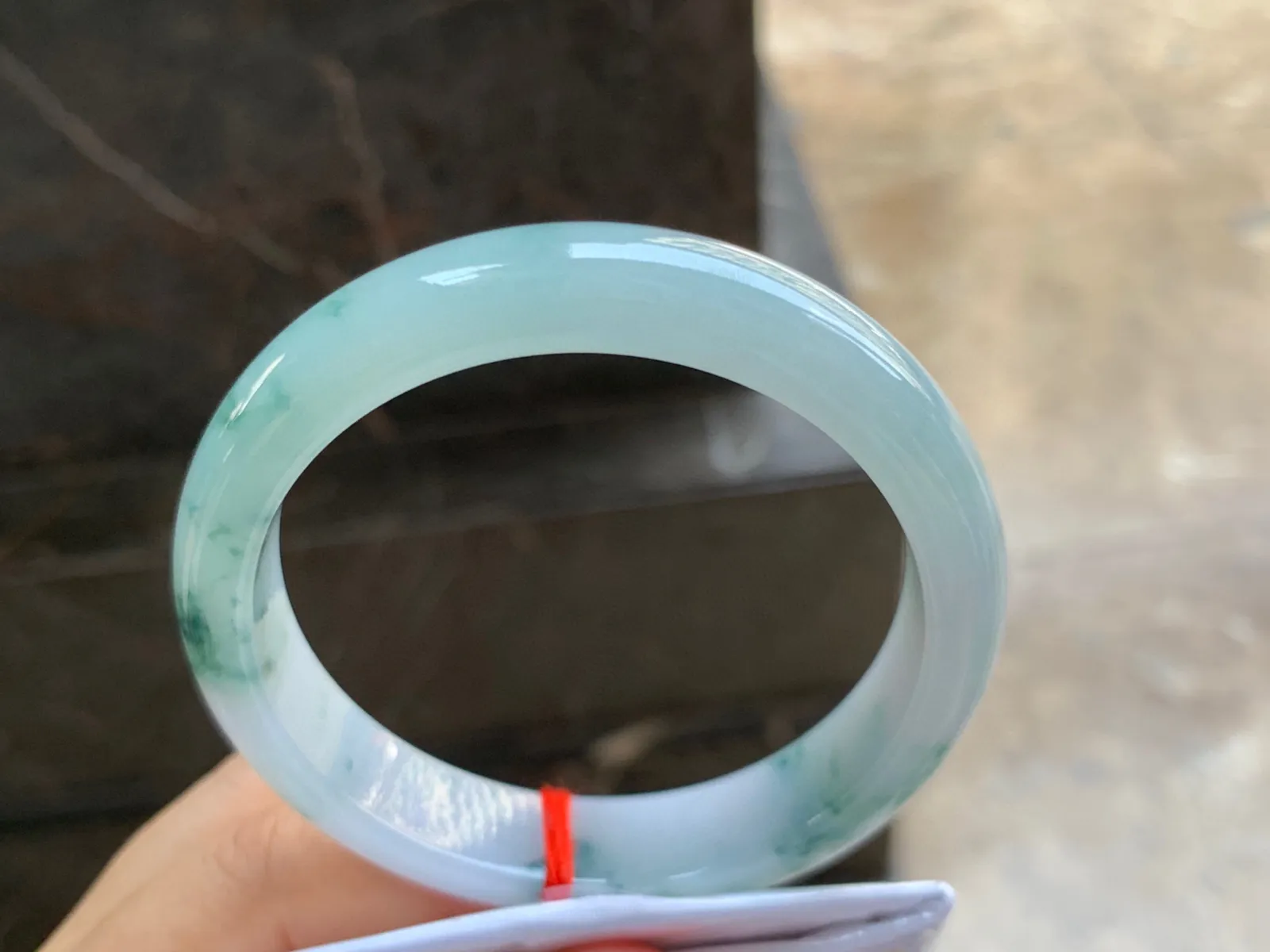 59-12.5-8mm
飘花手镯 底子细腻  带点淡粉底 很漂亮