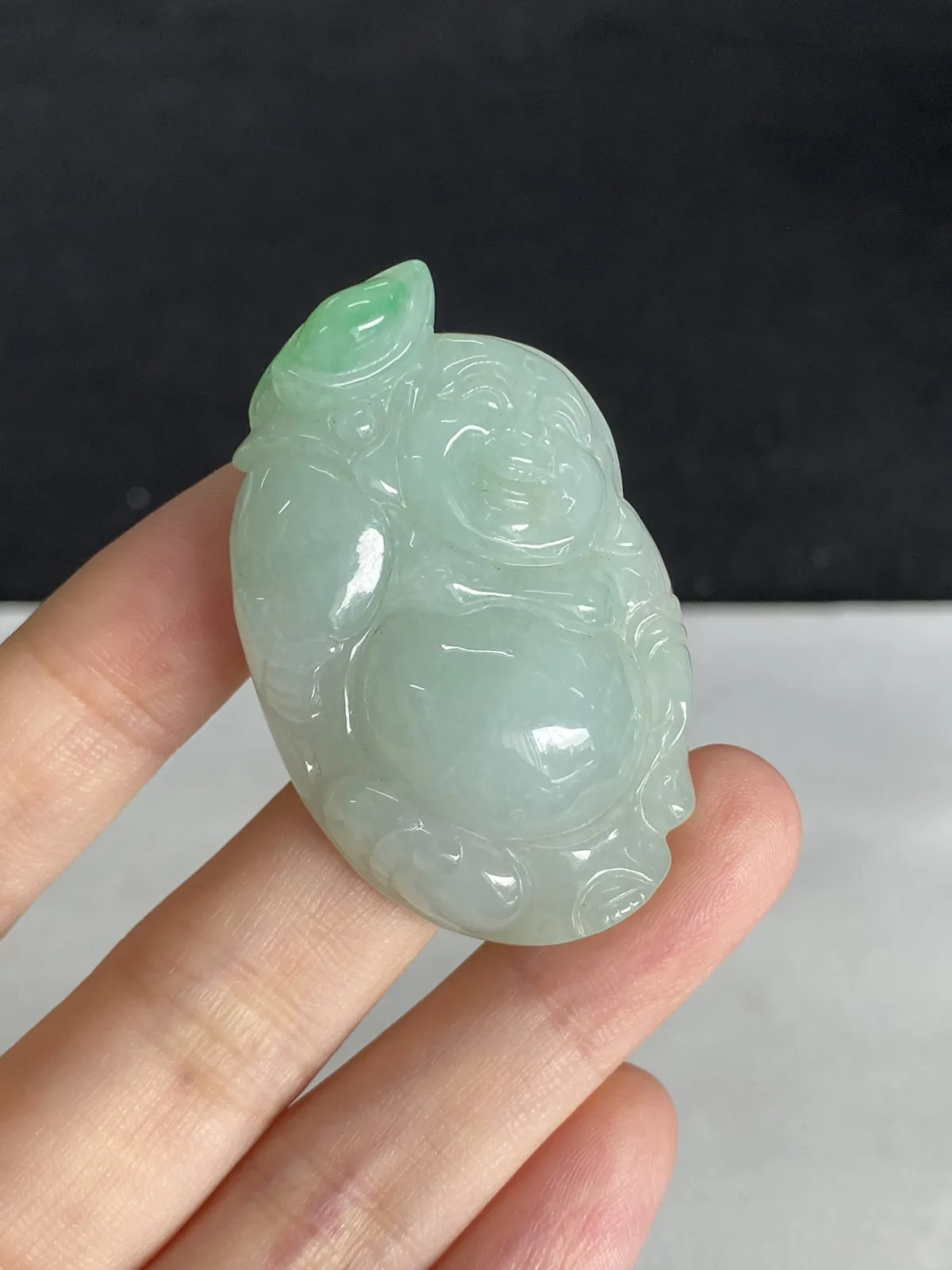 翡翠糯化种飘绿吊坠