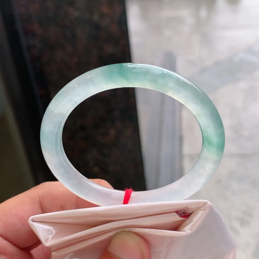 圆条冰玻阳绿 无瑕 尺寸:52.2/6.7 种色兼备🥰🥰
