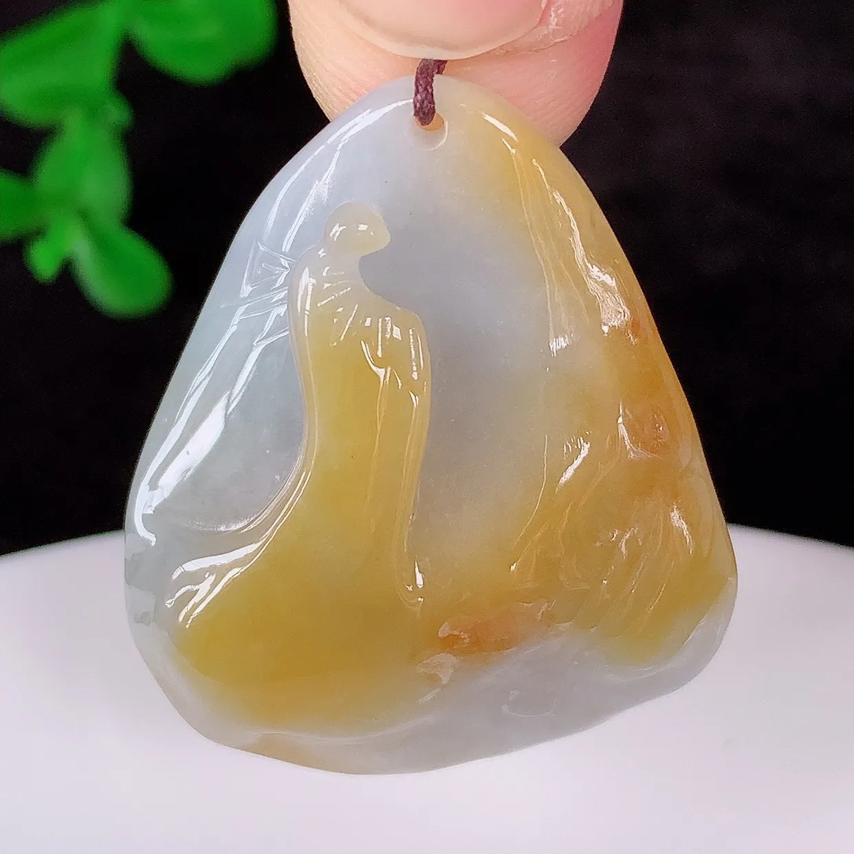 自然光实拍，冰润冰糯种黄翡翡翠悟道吊坠，翡翠悟道寓意“祥和，安宁，吉祥，幸福”，佩戴效果优雅迷人，性价比超高！#60.14
