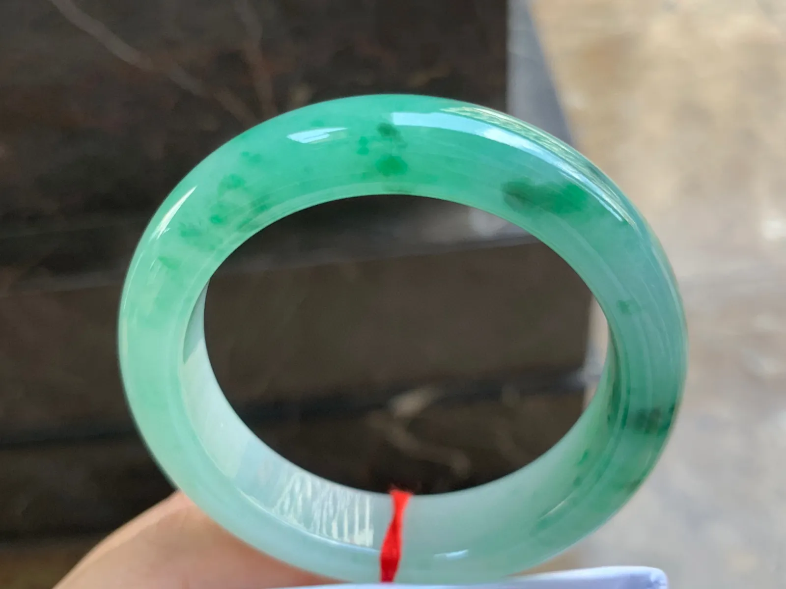 54-13.5-9mm
飘花手镯 种好水润 颜色漂亮