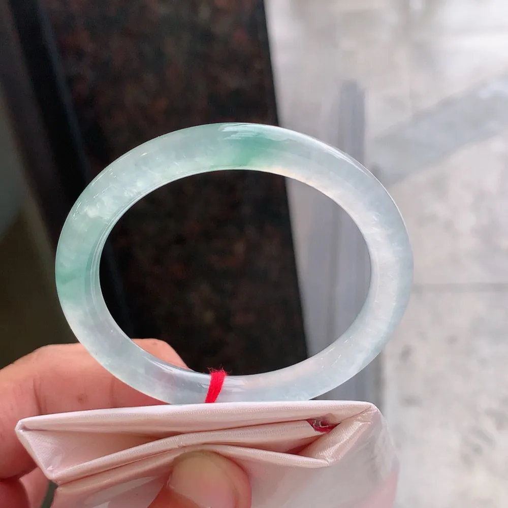 圆条冰玻阳绿 无瑕 尺寸:52.2/6.7 种色兼备🥰🥰