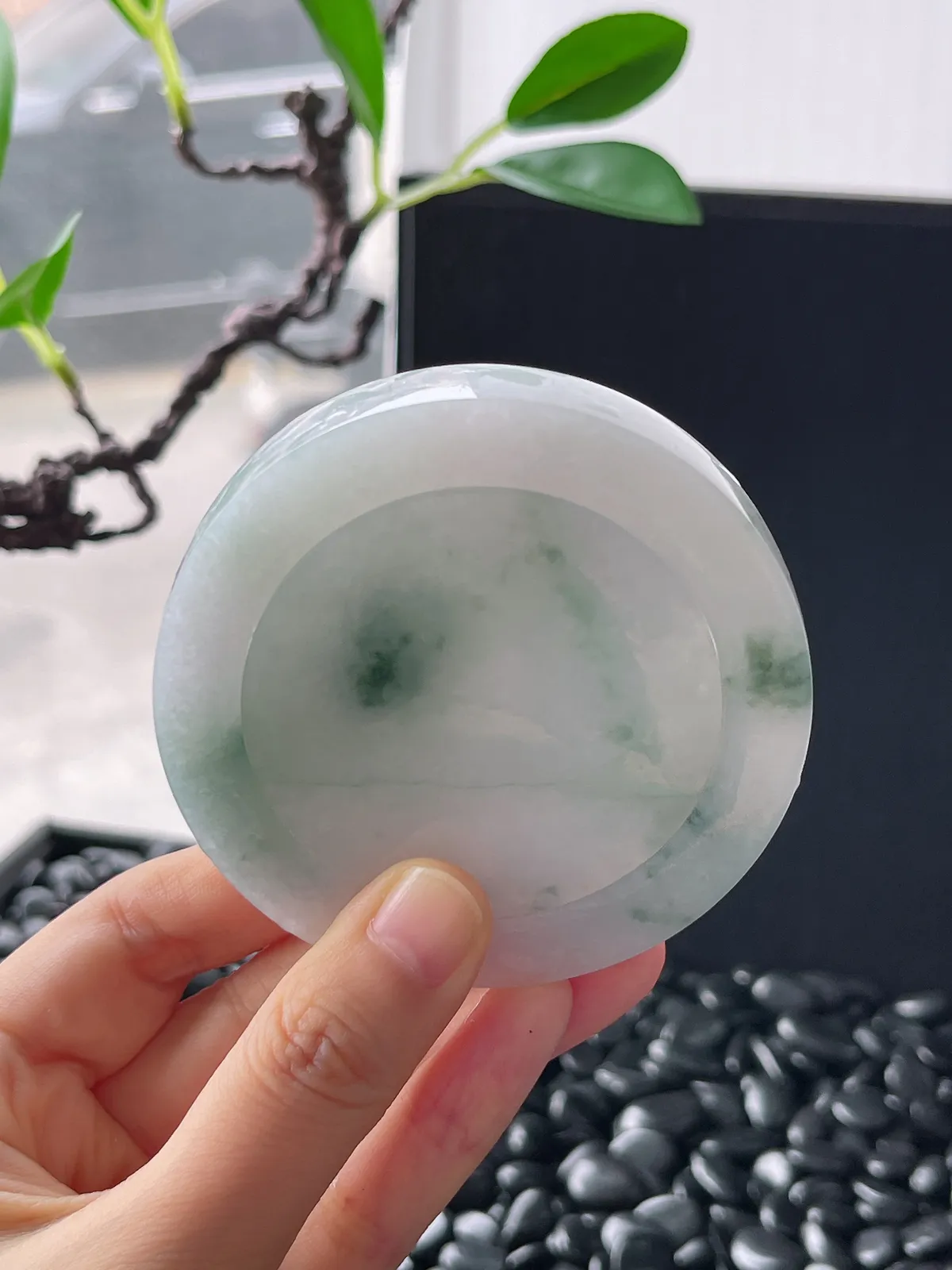 翡翠镯胚，带镯心，⭕️正圈最大做55，圆条最大做51。最小做52。尺寸71-52-12.5-9.4