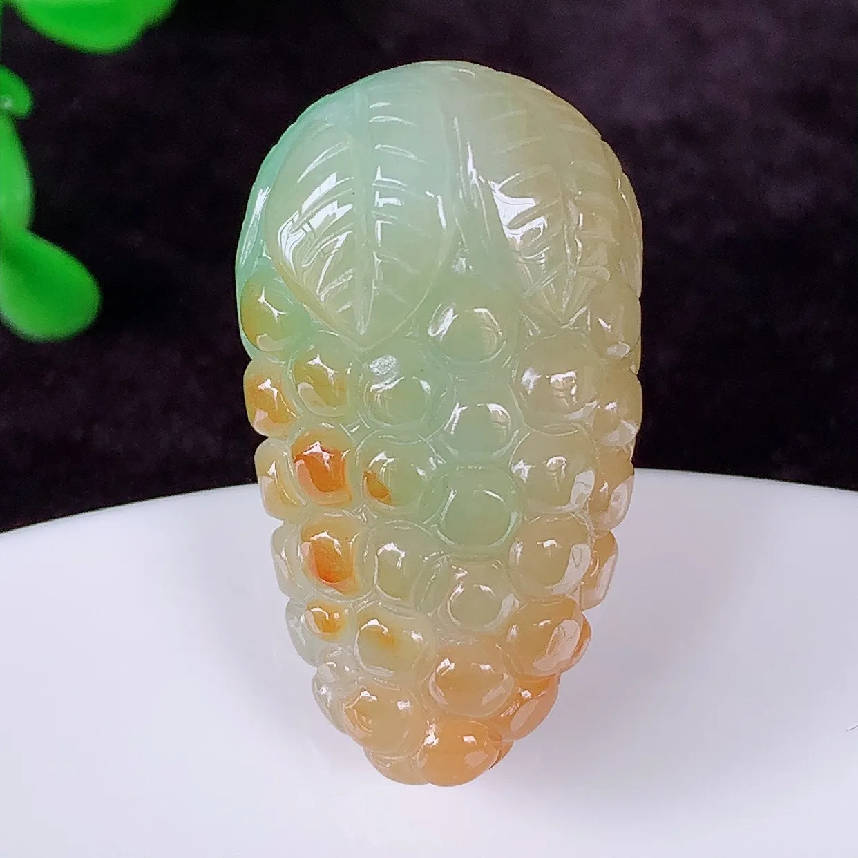 自然光实拍，冰润冰糯种黄翡翡翠多子多福吊坠，种老水足，翠色灵动，寓意美好，佩戴时尚出众！#1.14