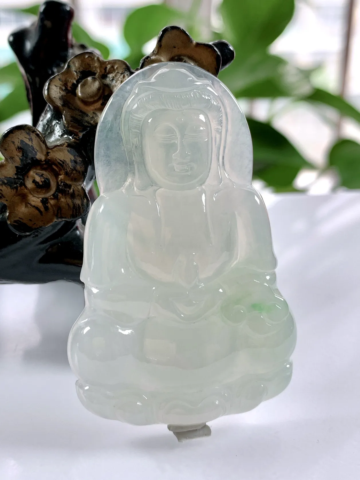 缅甸天然翡翠A货，冰种起胶略飘绿正装观音吊坠挂件，尺寸：58.5/37.6/6mm重量：22.39g
