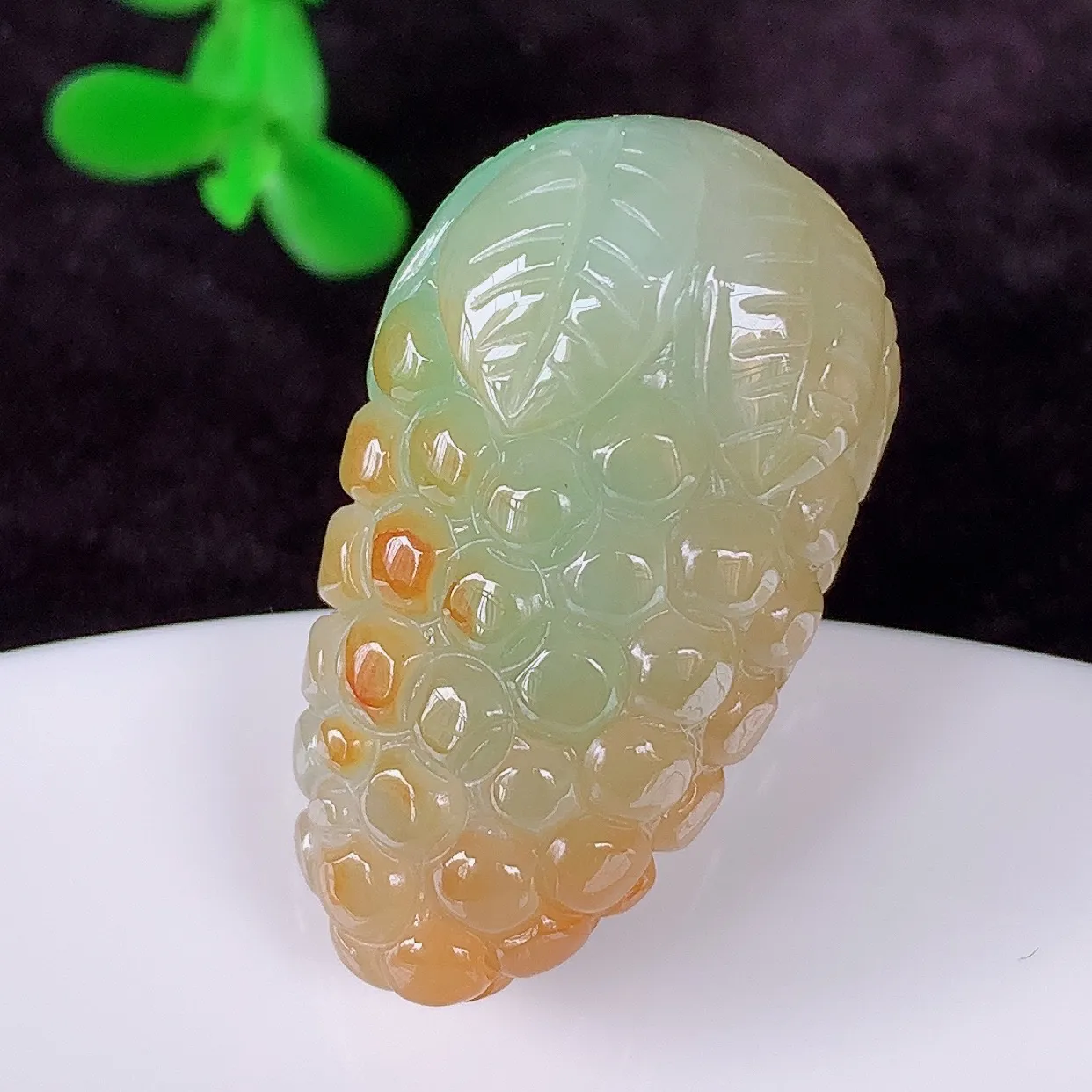 自然光实拍，冰润冰糯种黄翡翡翠多子多福吊坠，种老水足，翠色灵动，寓意美好，佩戴时尚出众！#1.14