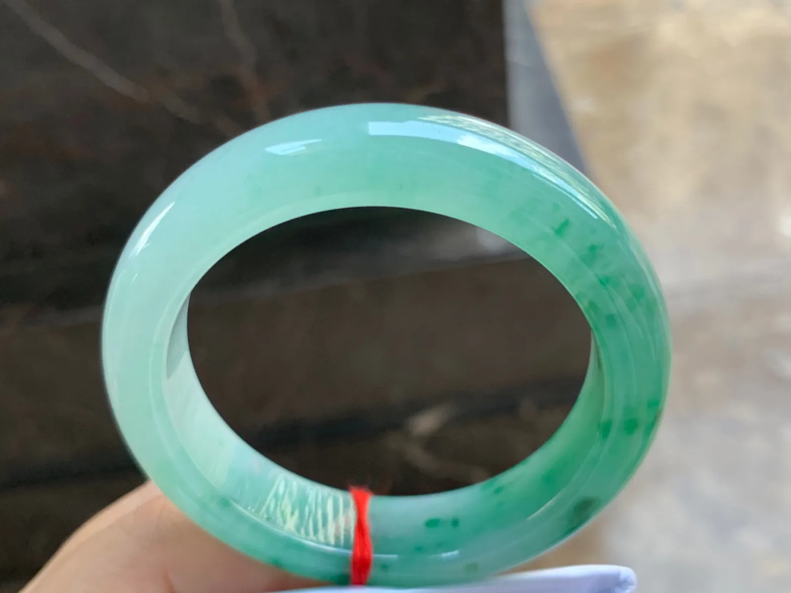 54-13.5-9mm
飘花手镯 种好水润 颜色漂亮