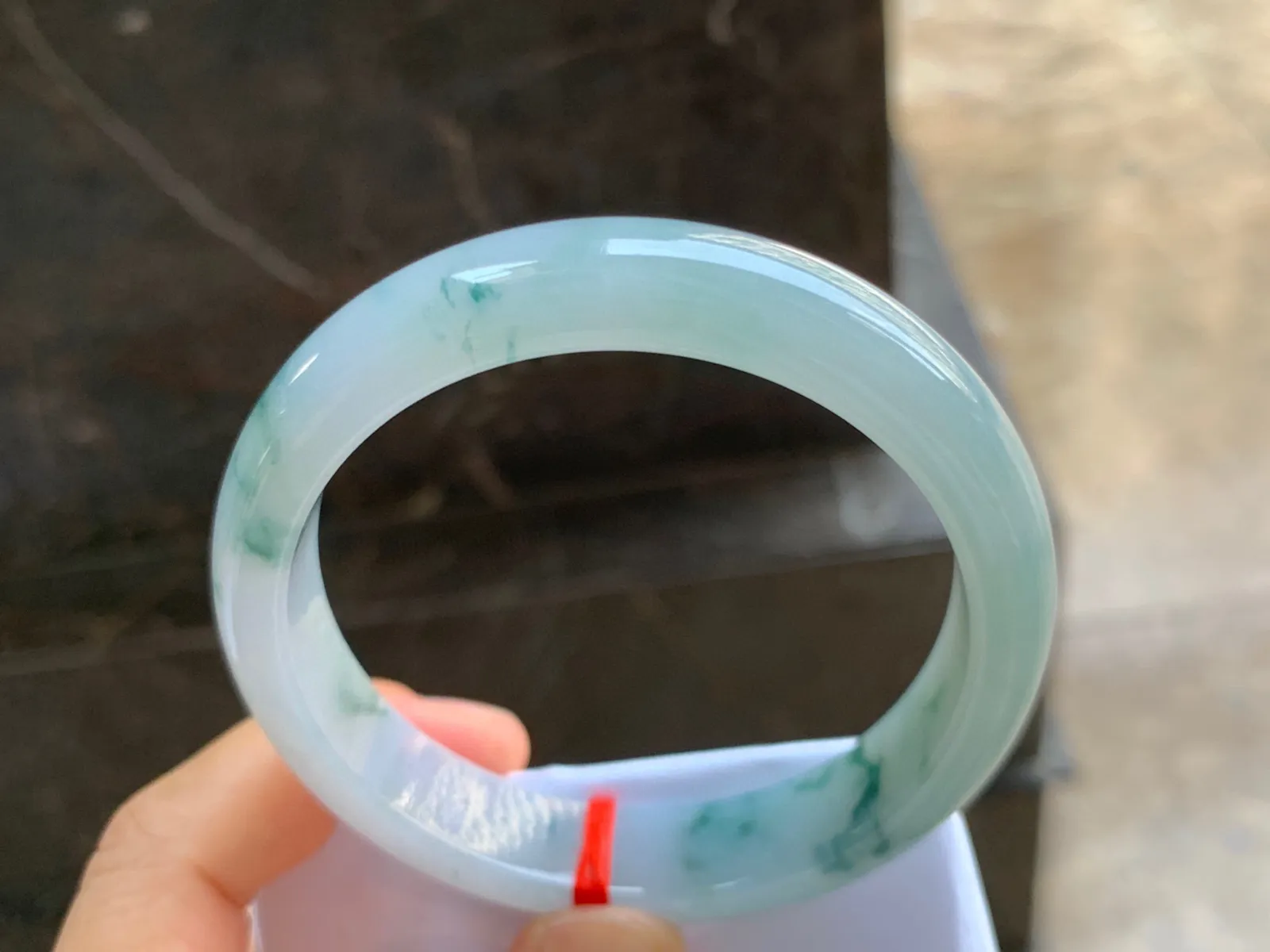 59-12.5-8mm
飘花手镯 底子细腻  带点淡粉底 很漂亮
