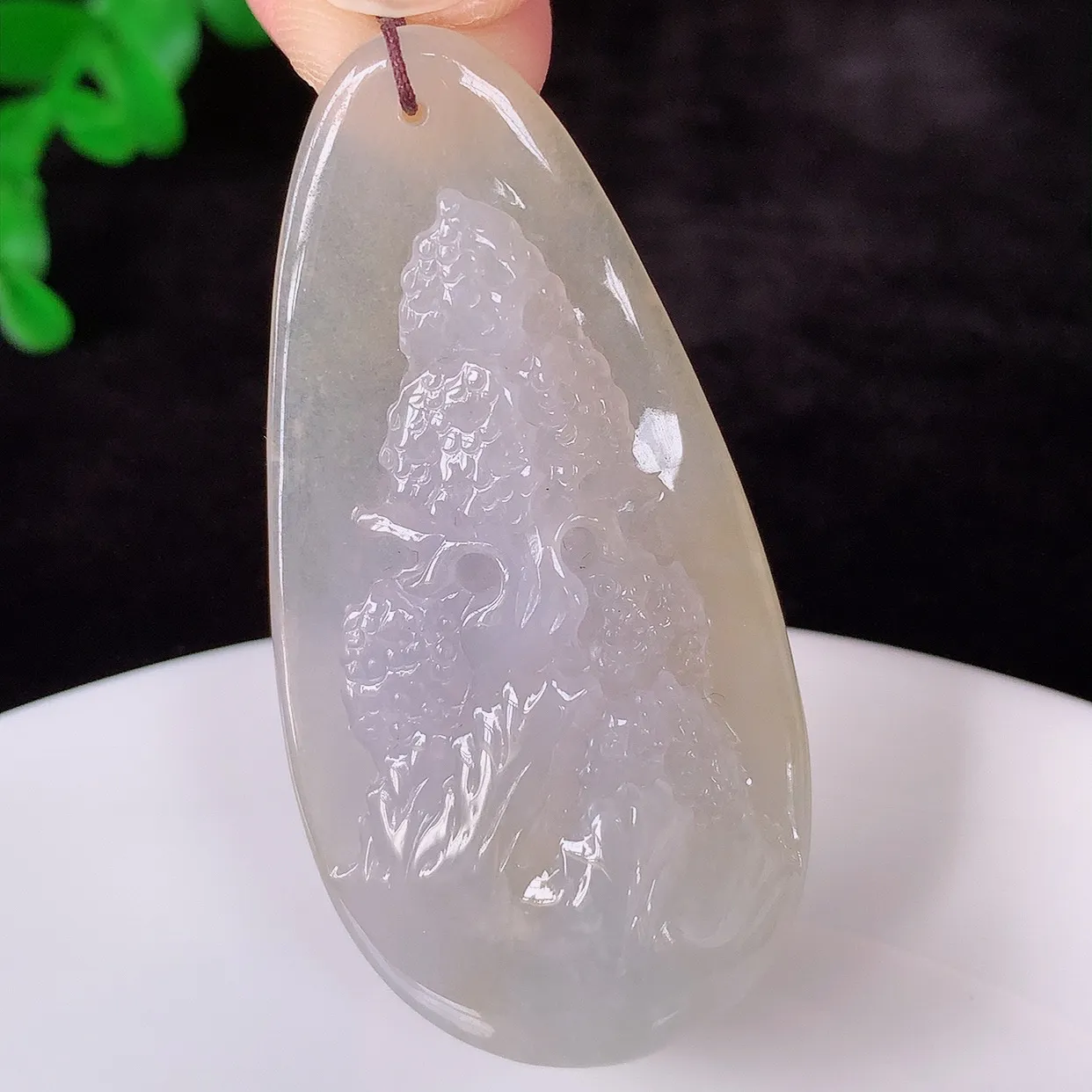 自然光实拍，冰润冰黄翡翡翠山水牌吊坠，翡翠山水，立体生动形象，山水素材布局合理，意境感佳，佩戴上身效果更高贵 #60.14