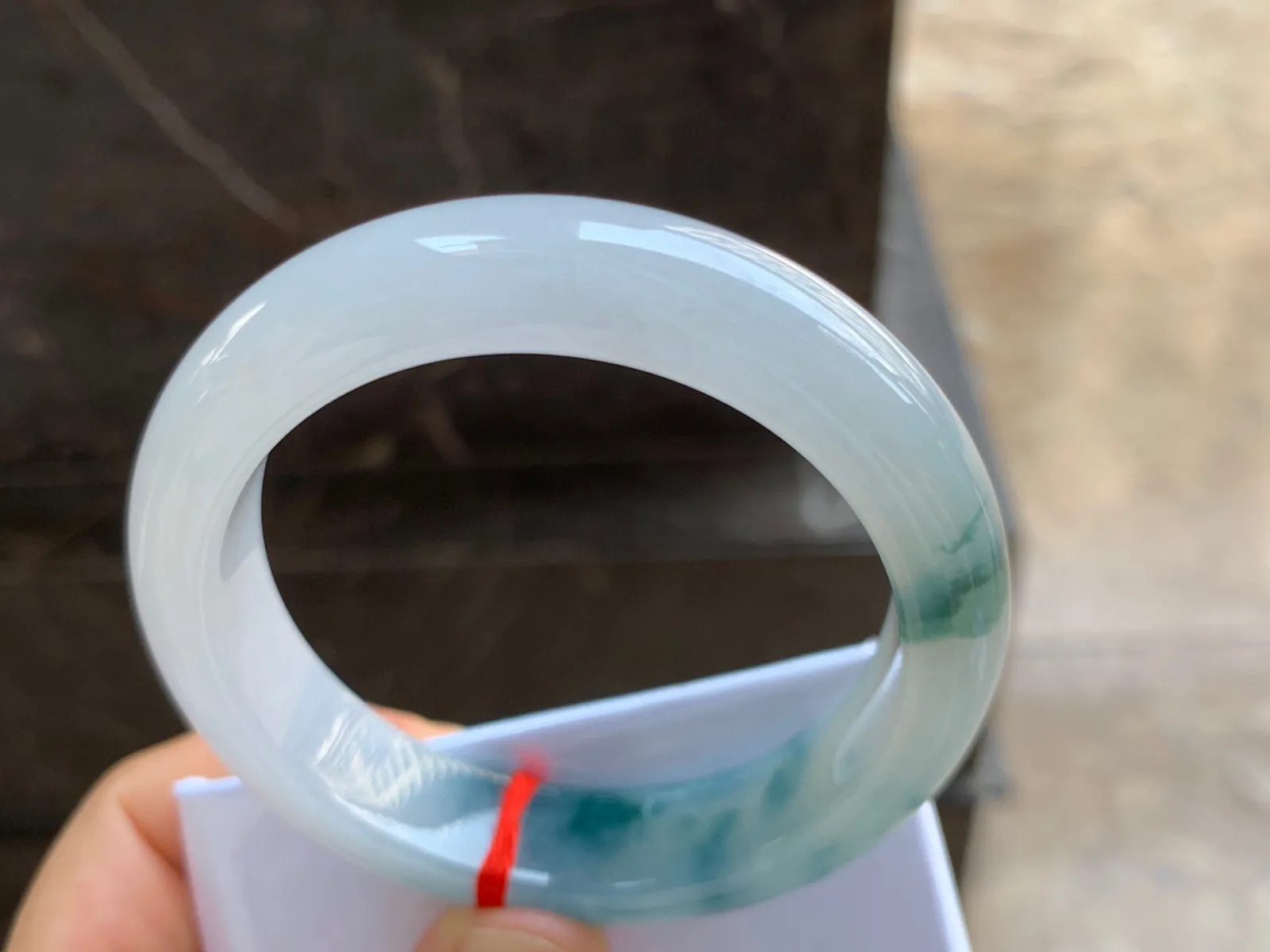 56.5-14-9mm
飘花手镯 底子细腻干净 花色灵动 半山半水