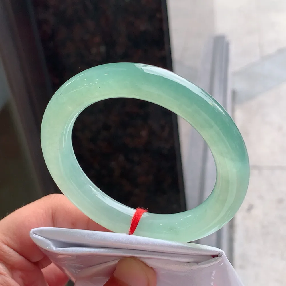 圆条冰玻甜绿 无瑕 尺寸:55.4/10.9 种色俱佳