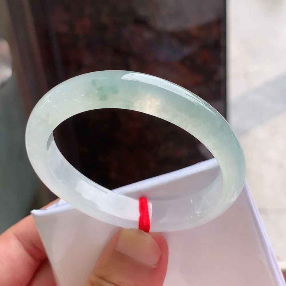 贵妃高冰飘花 无瑕 尺寸:54.1/45.3/11.1/7.2 种水好🥰🥰