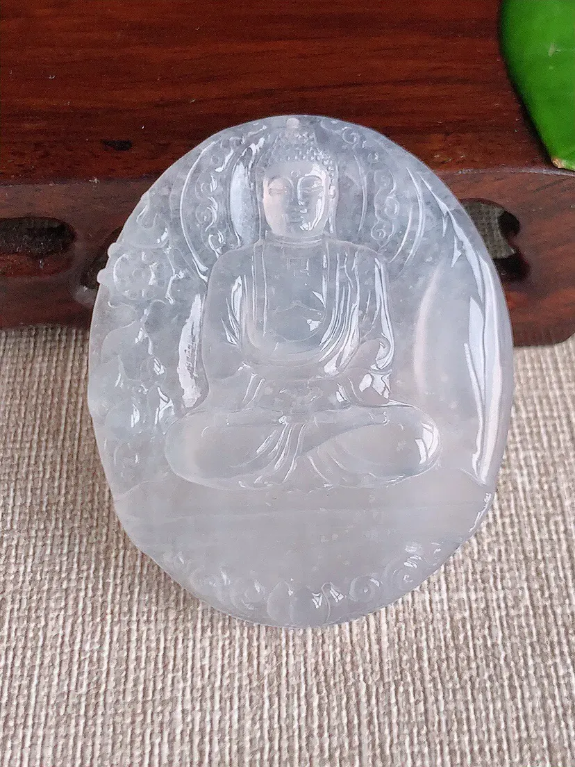 a货翡翠老坑高冰种白月光大日如来吊坠 尺寸47.8×39.5×5mm 重量21.88g 0615