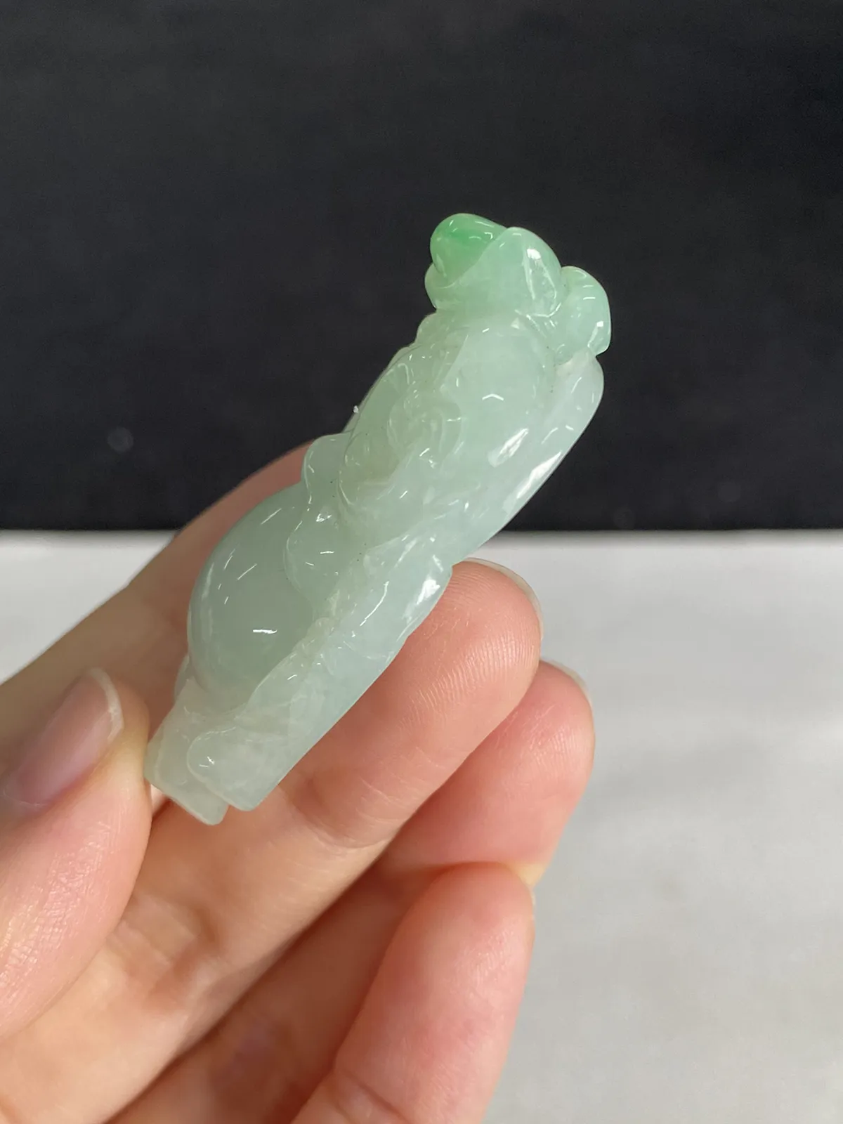 翡翠糯化种飘绿吊坠
