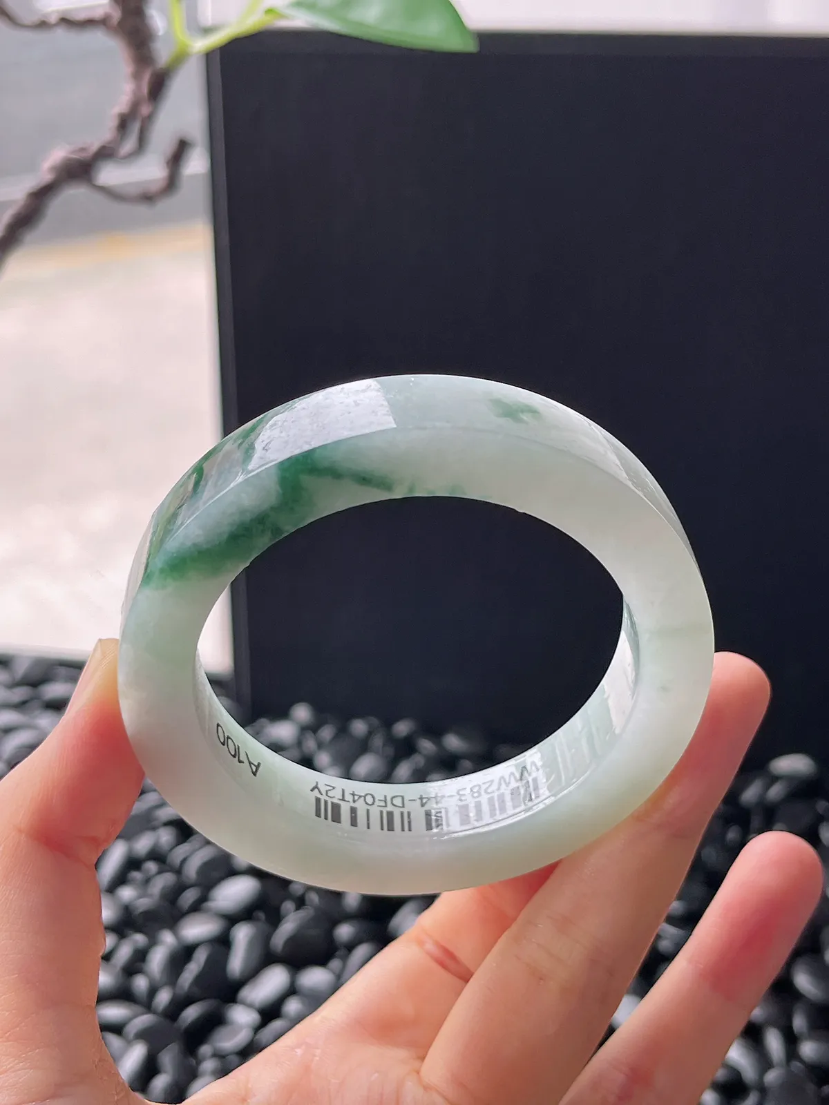翡翠镯胚，带镯心，⭕️正圈最大做55，圆条最大做51。最小做53。尺寸71-53-12-9