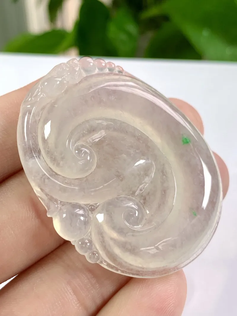 缅甸天然翡翠A货，大件冰种起胶飘绿如意吊坠挂件，尺寸：52/42.6/6.1mm