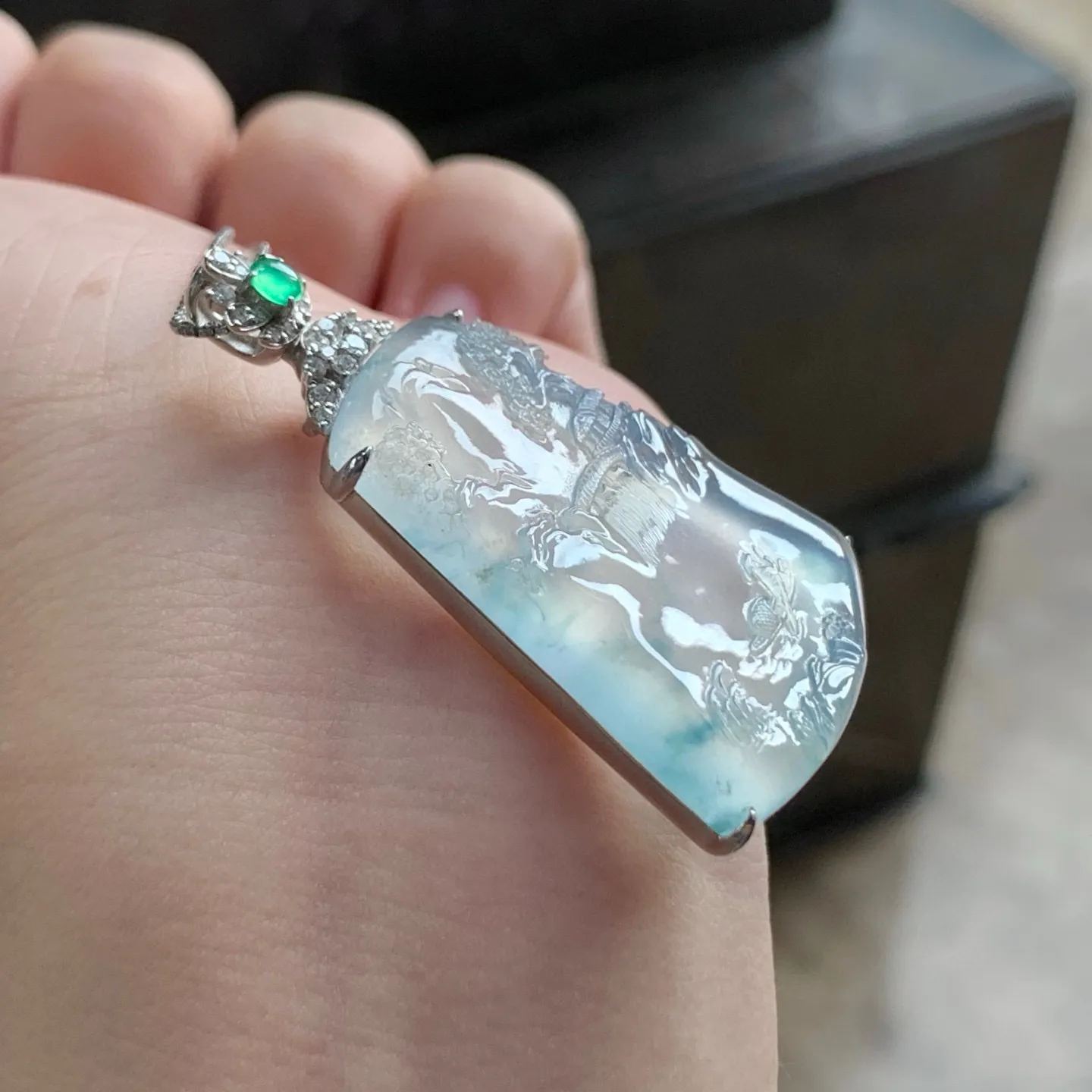 冰种山水牌
真金镶嵌 精致