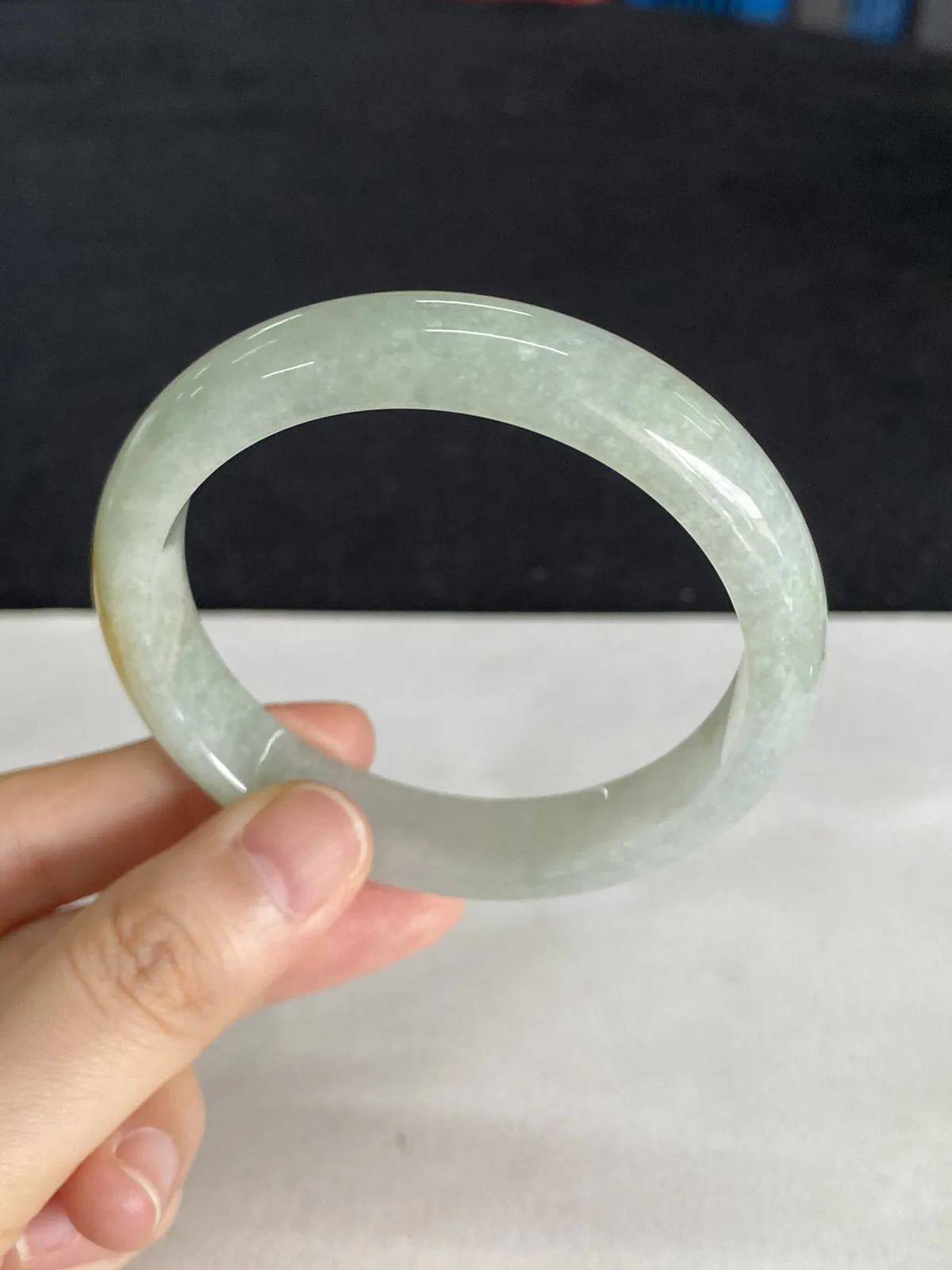 正圈55圈口，翡翠糯化种淡黄色手镯
