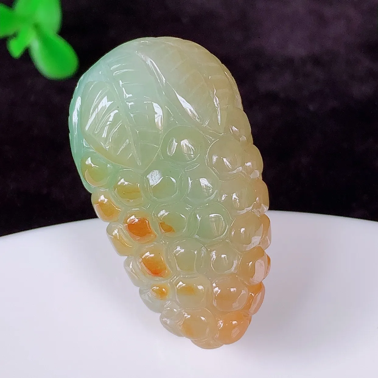 自然光实拍，冰润冰糯种黄翡翡翠多子多福吊坠，种老水足，翠色灵动，寓意美好，佩戴时尚出众！#1.14