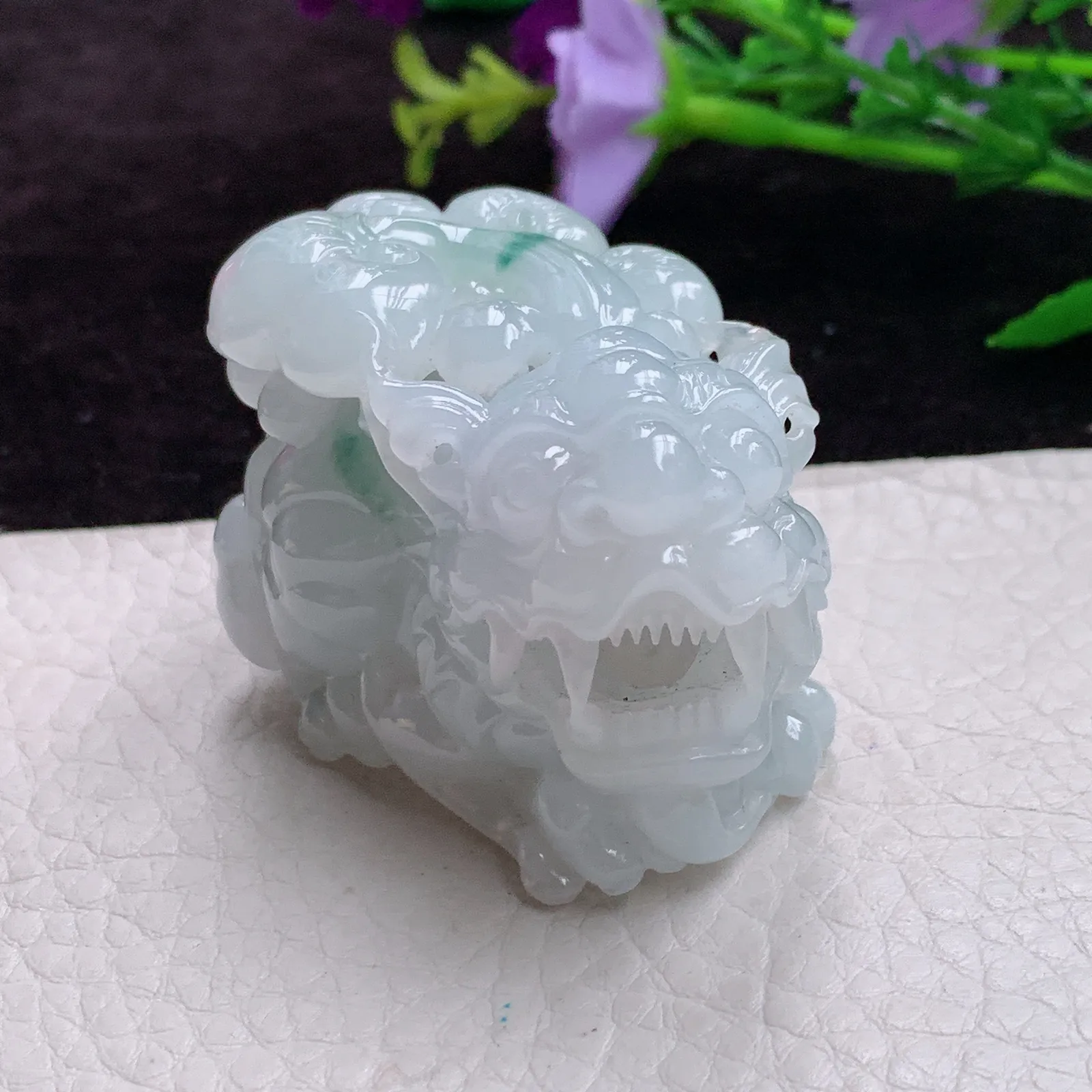 lz实拍50.3*30.9*34.5老坑精雕胶感霸气貔貅 翡翠皮休玉坠 小摆